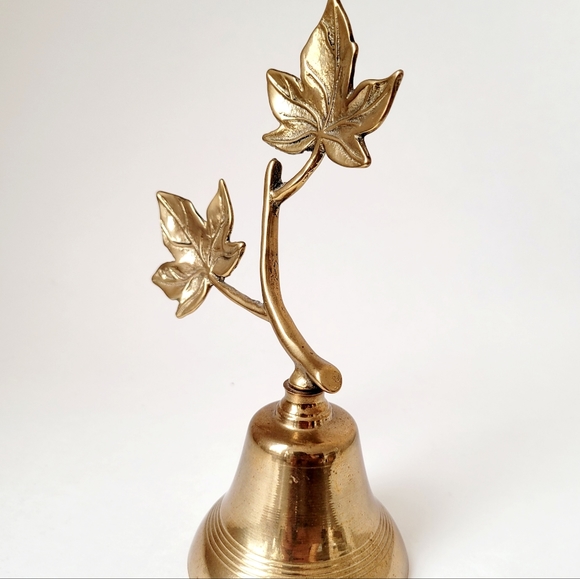 Vintage Brass Maple Leaf bell 6.75"X4.5" - Picture 3 of 7